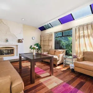 Stylish & Central Retreat - Steps From Local Attractions! Vancouver